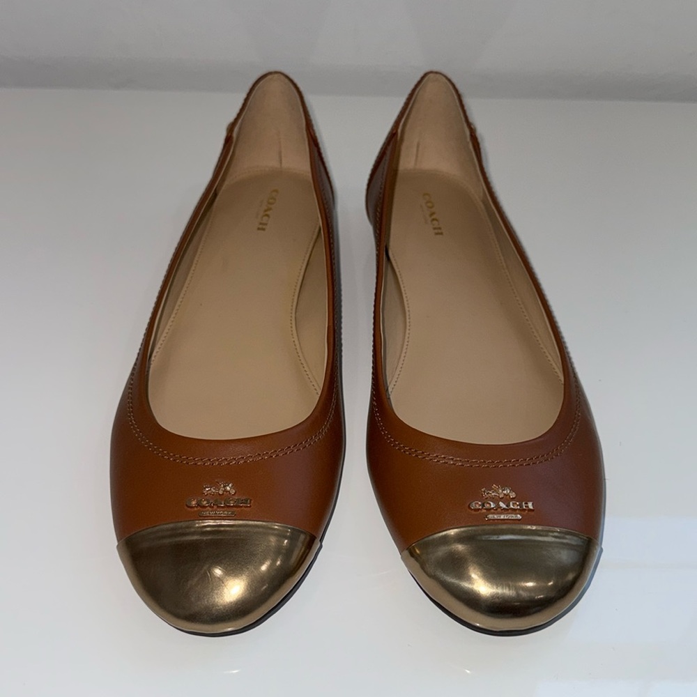 New!!! Coach Chelsea brown leather gold metallic cap toe flats. Size 10B.